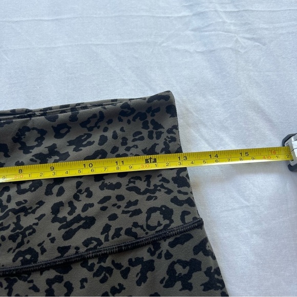 Athleta Elation Ultra High Rise Tight Legging Leopard Print Grey Black 9953 - Picture 8 of 11